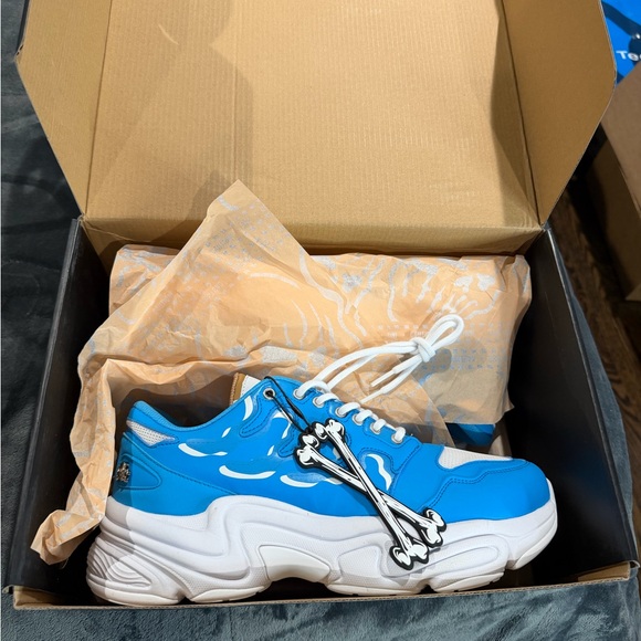 X LA Blue and White Sneakers - Picture 6 of 9